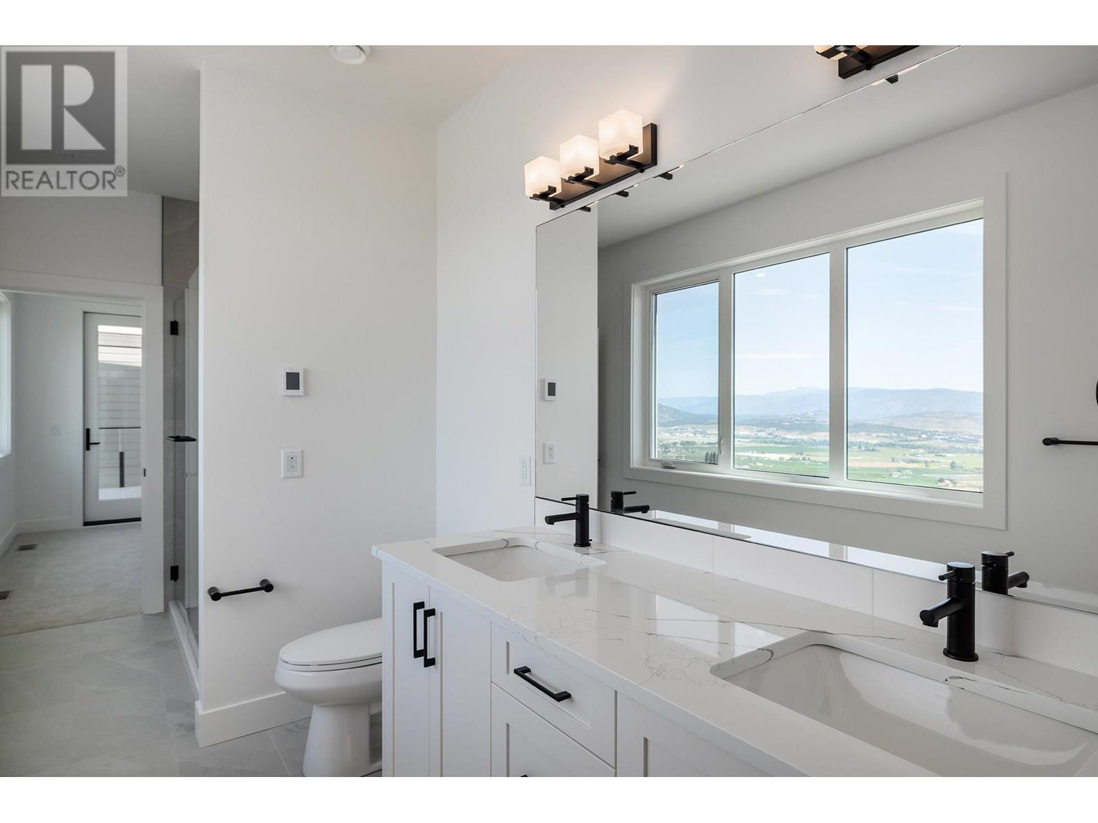 Photo 8 of 2048 Kentucky Crescent, Kelowna BC
