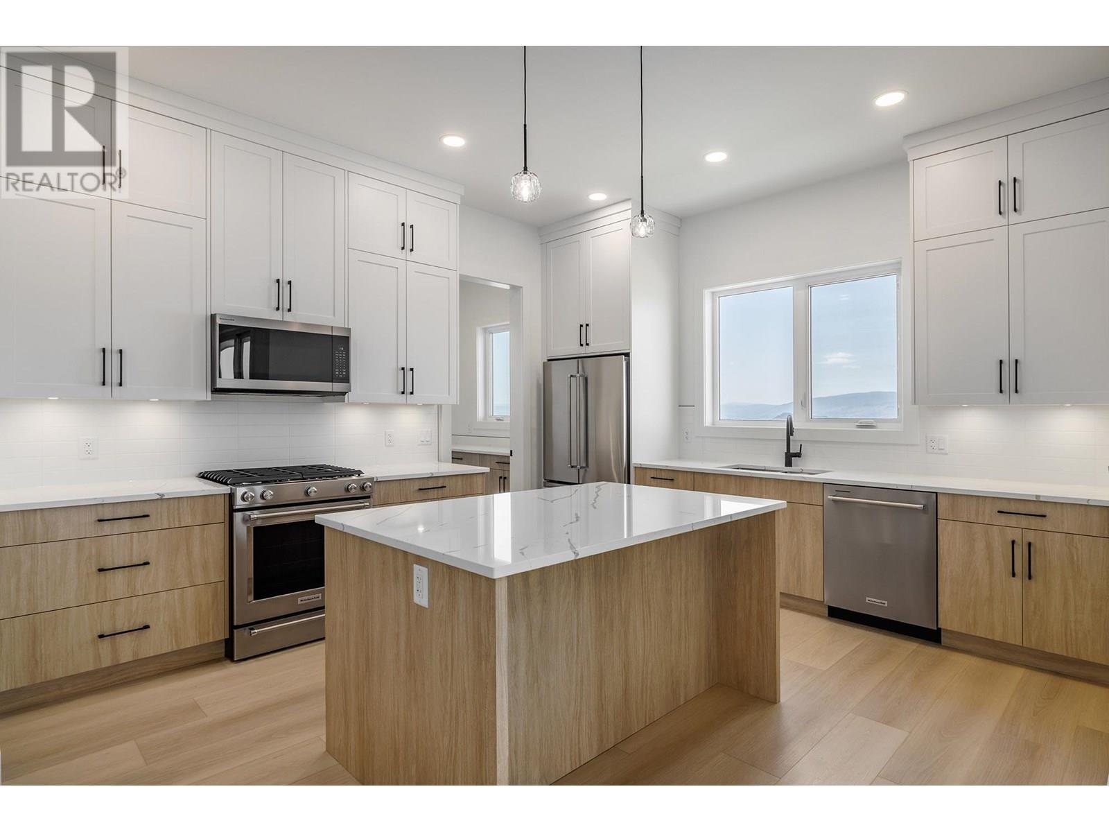 Photo 7 of 2048 Kentucky Crescent, Kelowna BC