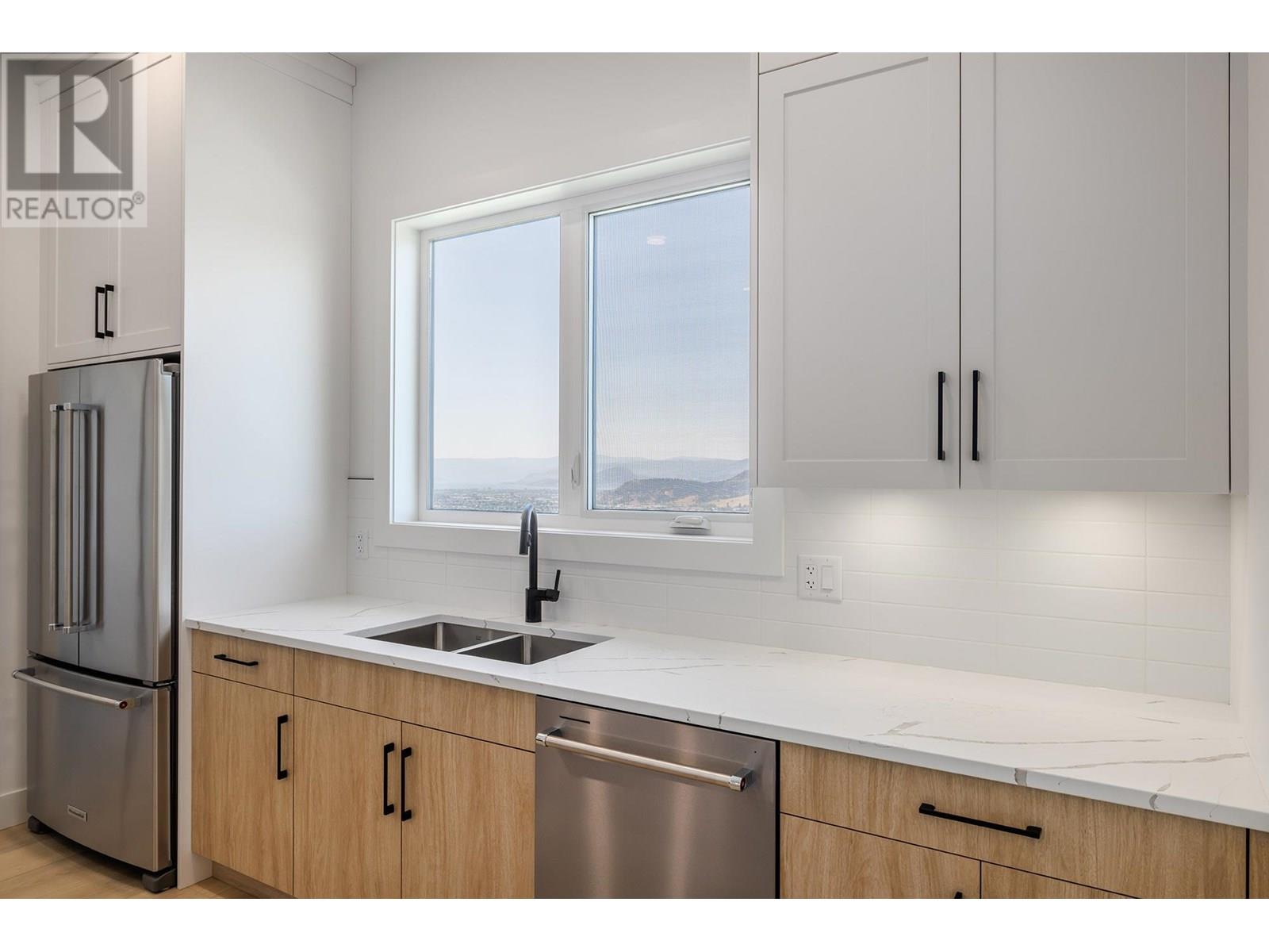 Photo 15 of 2048 Kentucky Crescent, Kelowna BC