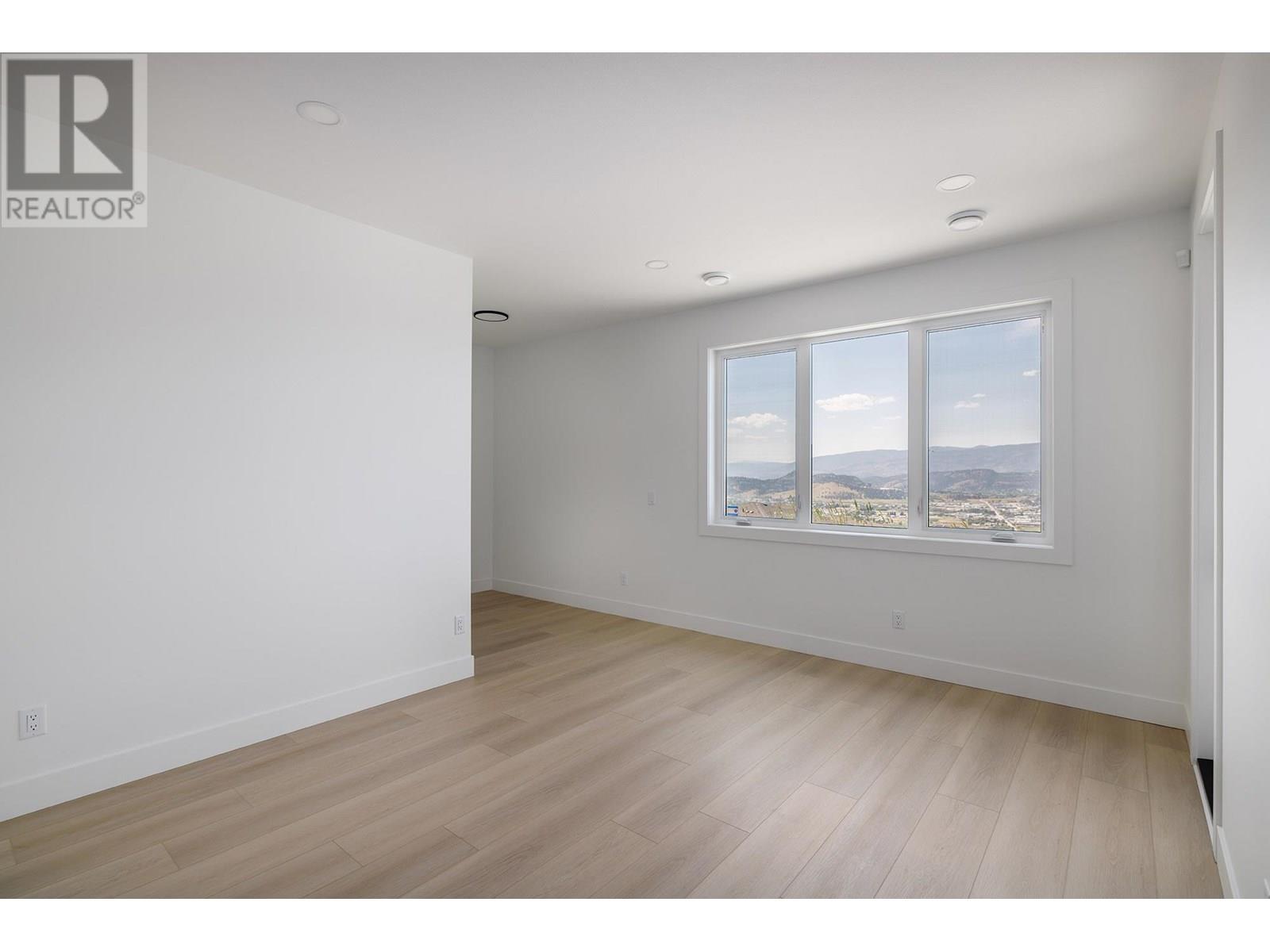 Photo 23 of 2048 Kentucky Crescent, Kelowna BC