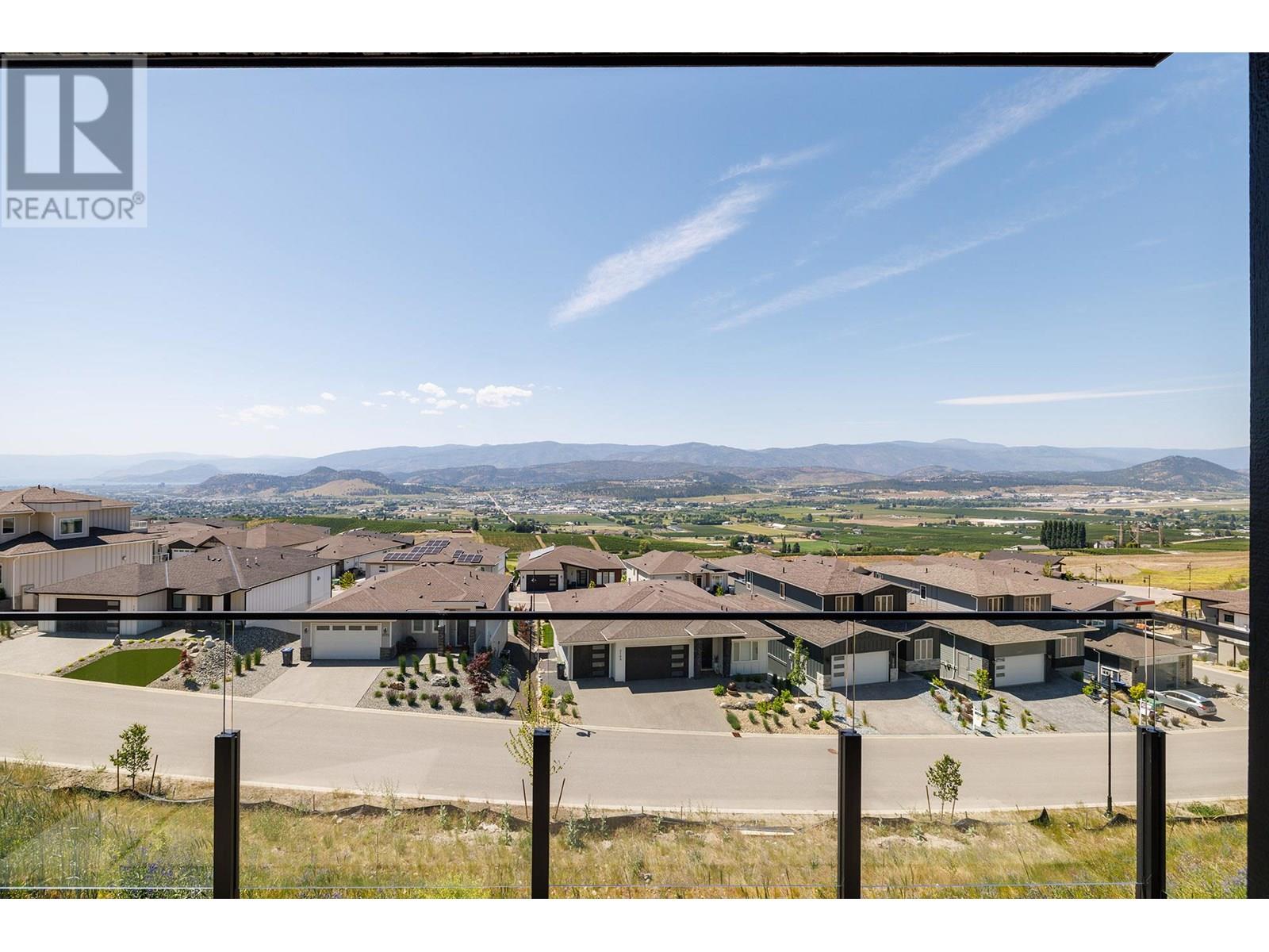 Photo 4 of 2048 Kentucky Crescent, Kelowna BC