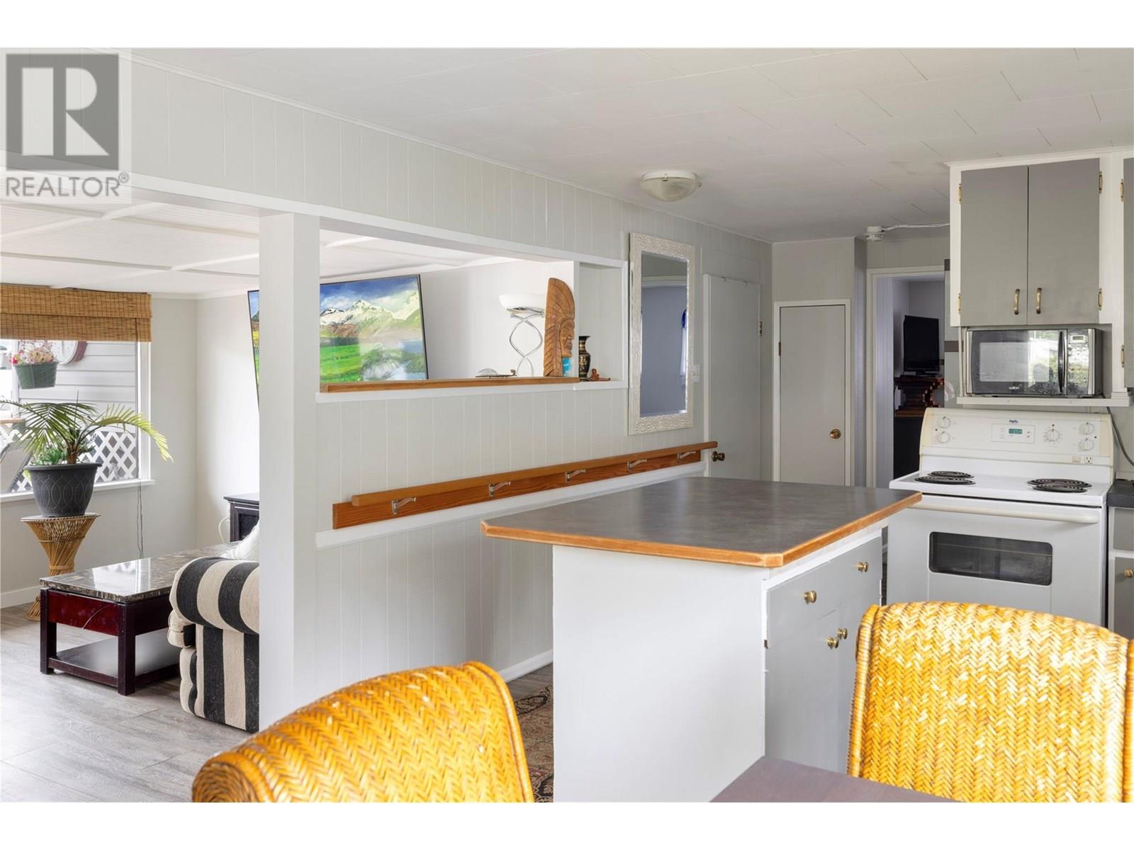 24 6711 Highway 97 Highway South, Peachland