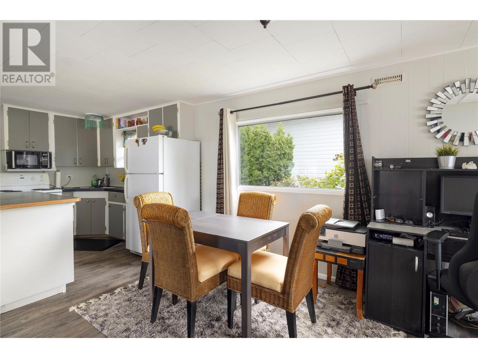 24 6711 Highway 97 Highway South, Peachland