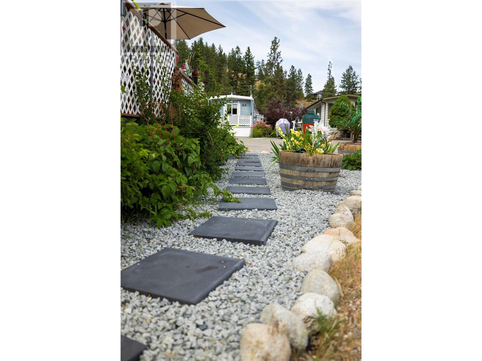 24 6711 Highway 97 Highway South, Peachland