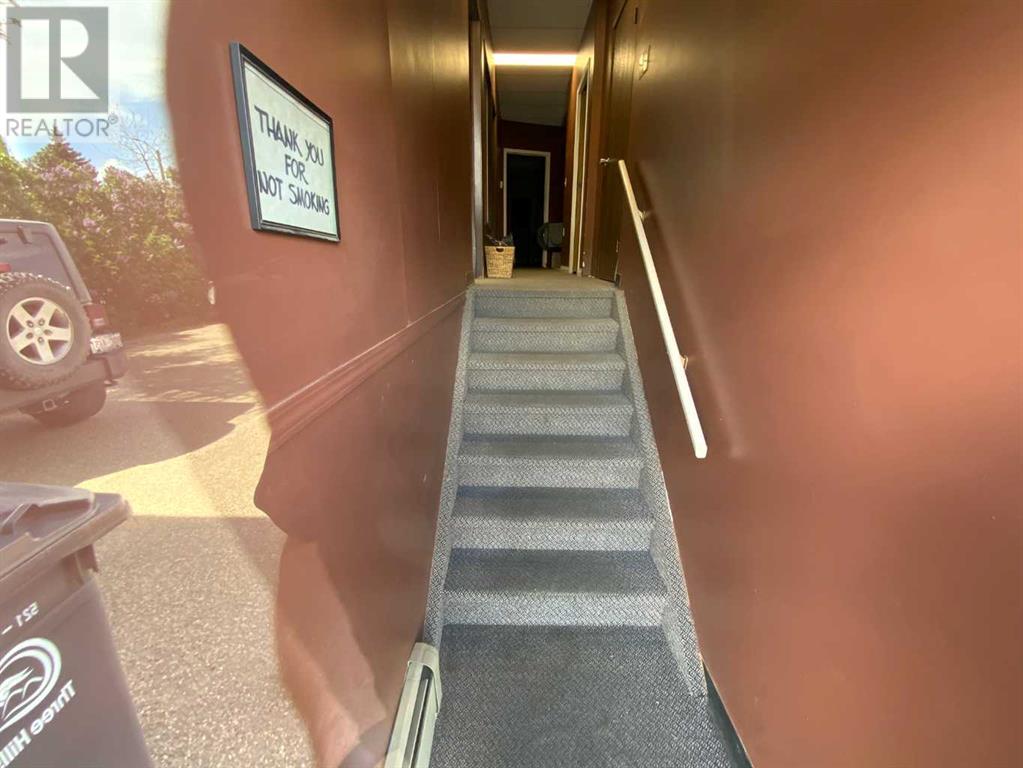 Photo 2 of 115 117 4 Th Avenue S, Three Hills AB
