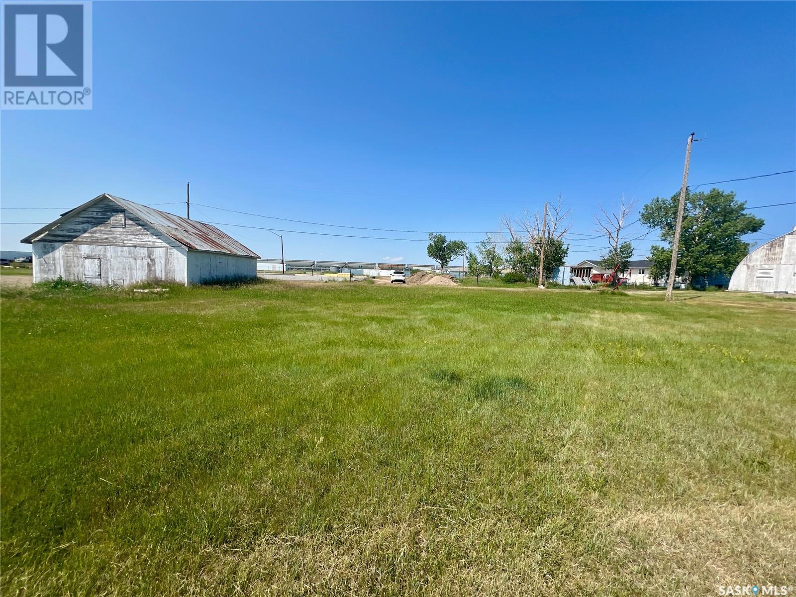 Photo 2 of 207 Coteau Street, Belle Plaine SK
