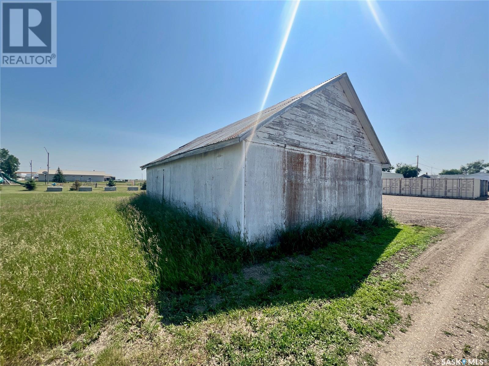 Photo 4 of 207 Coteau Street, Belle Plaine SK