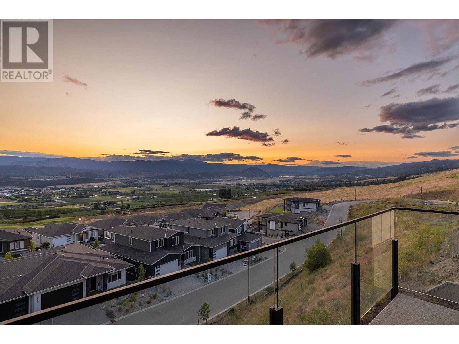 Photo 2 of 2042 Kentucky Crescent, Kelowna BC