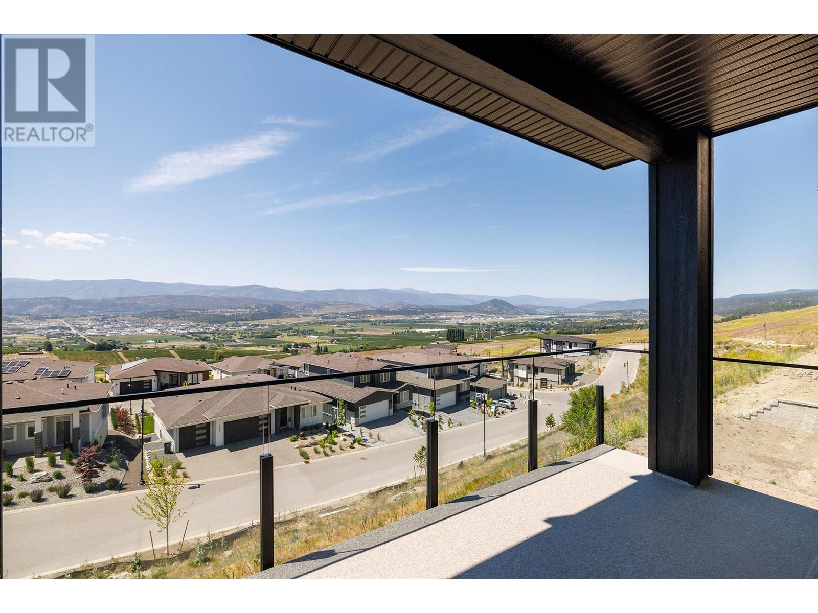 Photo 12 of 2042 Kentucky Crescent, Kelowna BC