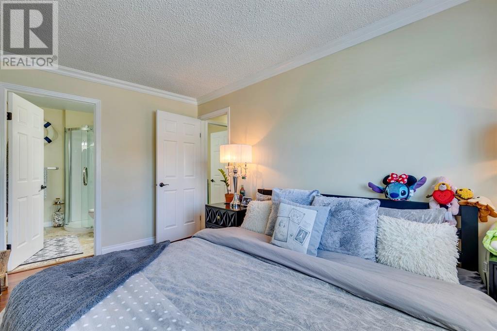 Single Family House for Sale in   Parkdale Boulevard NW Parkdale Calgary 