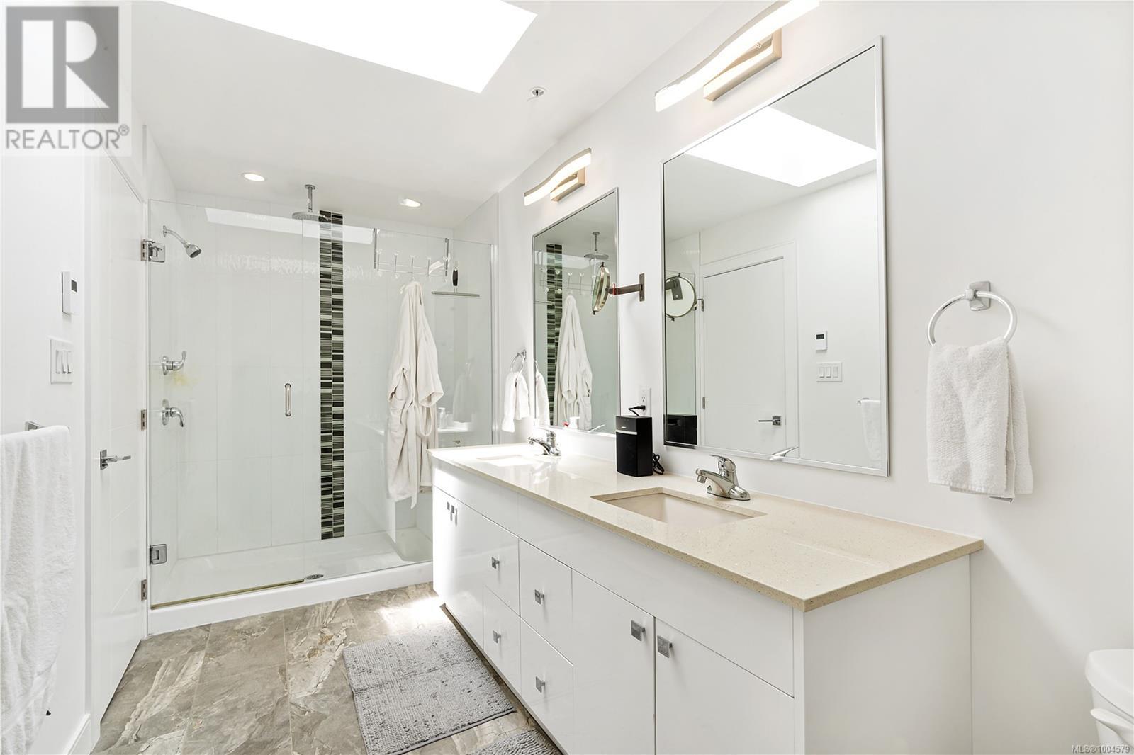 Photo 8 of 153 300 Phelps Ave, Langford BC