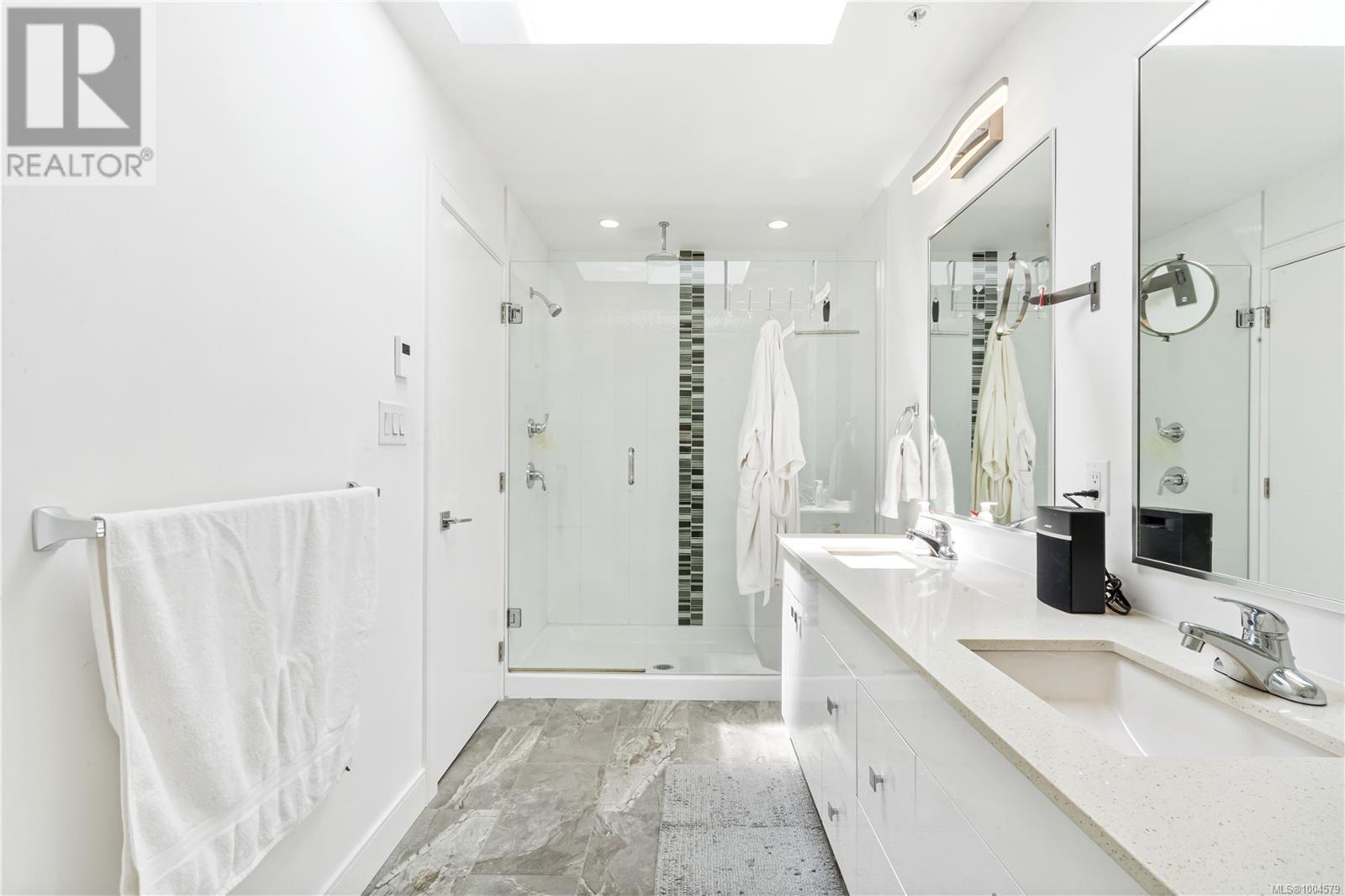 Photo 4 of 153 300 Phelps Ave, Langford BC