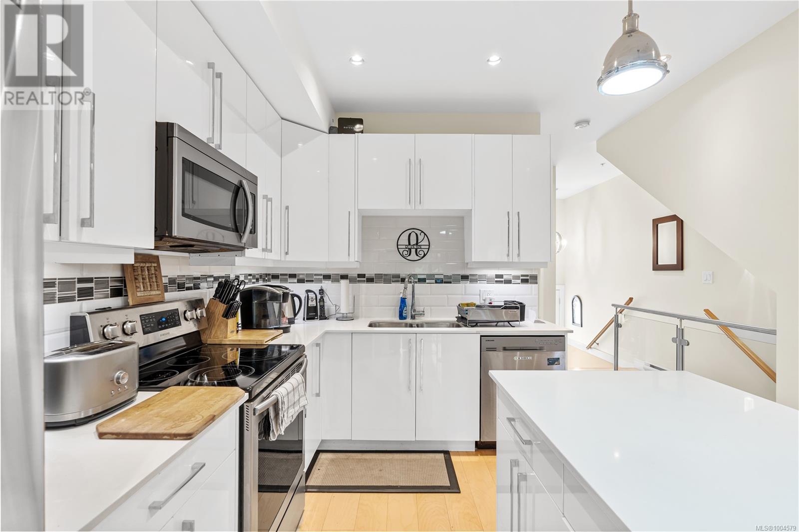 Photo 25 of 153 300 Phelps Ave, Langford BC