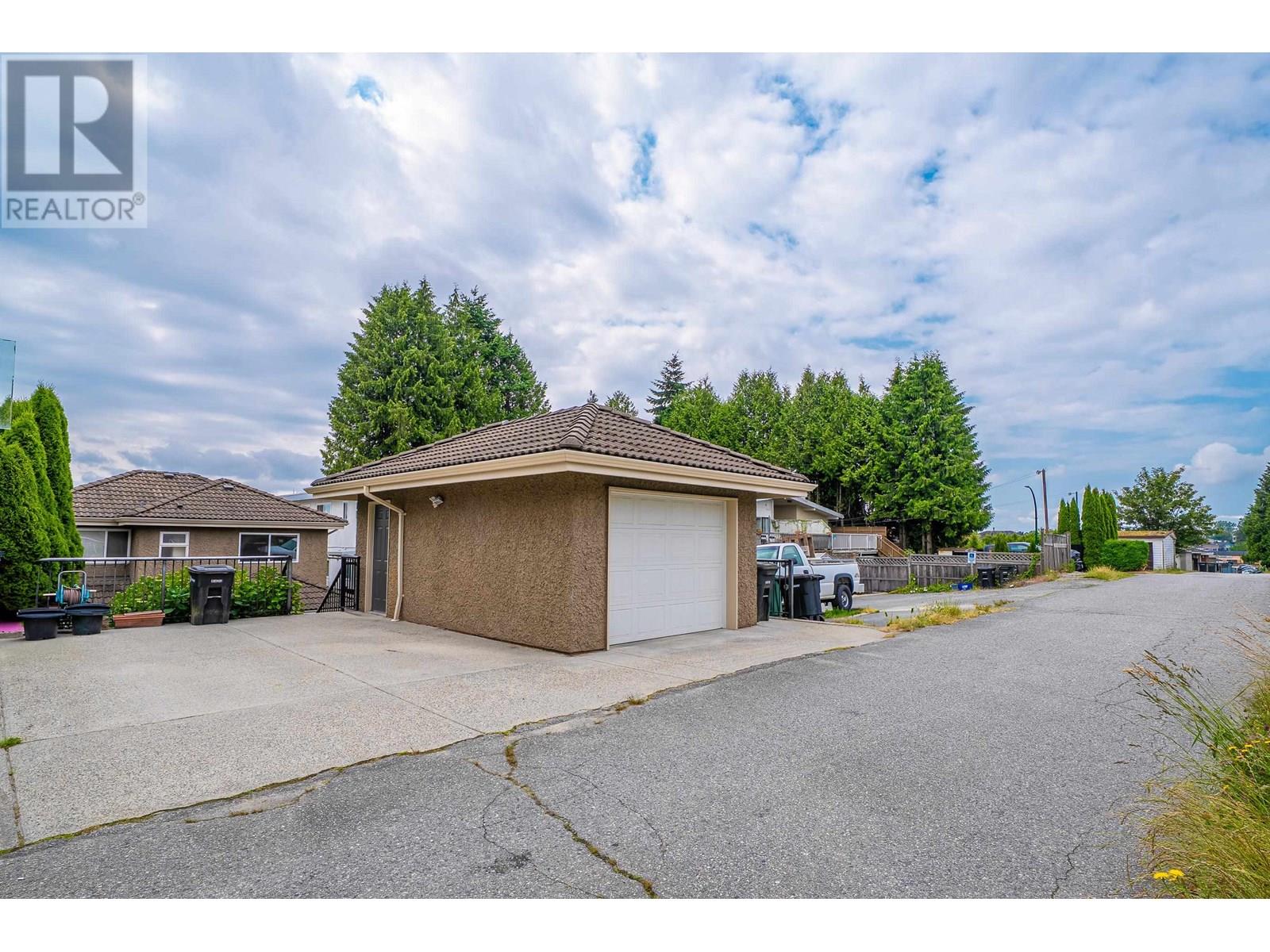 Photo 6 of 8015 11 Th Avenue, Burnaby BC