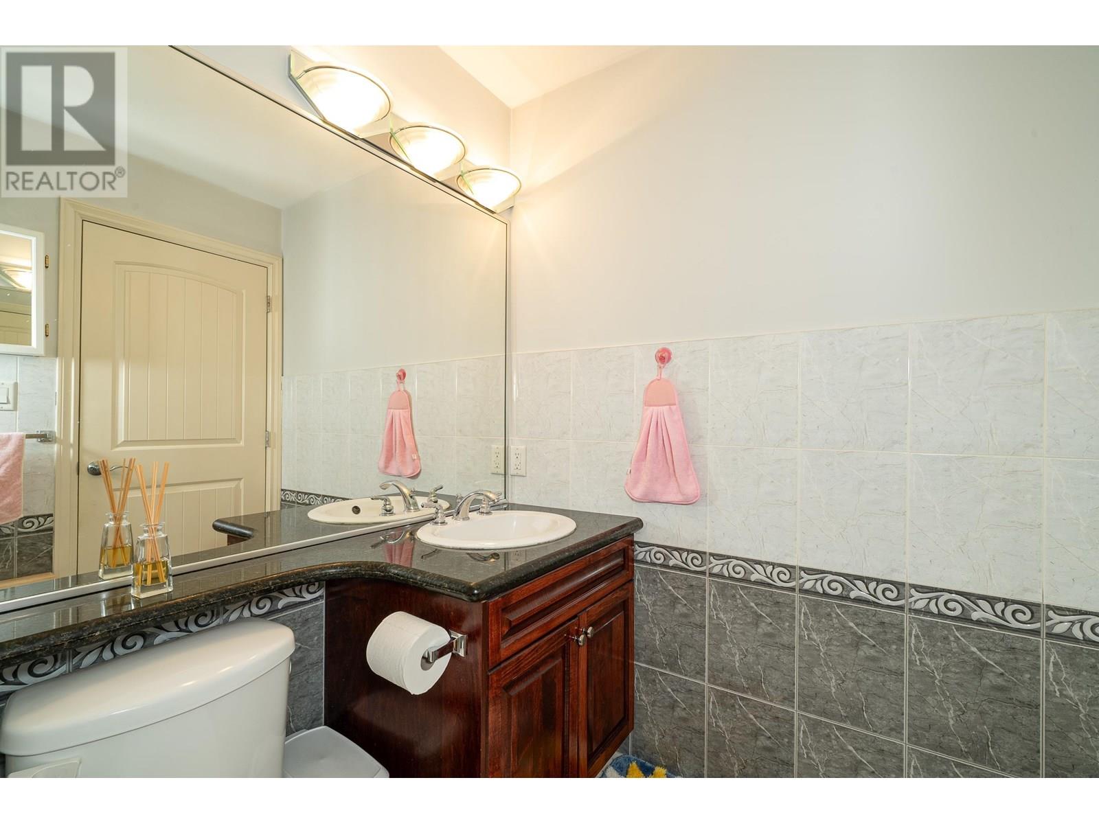 Photo 16 of 8015 11 Th Avenue, Burnaby BC