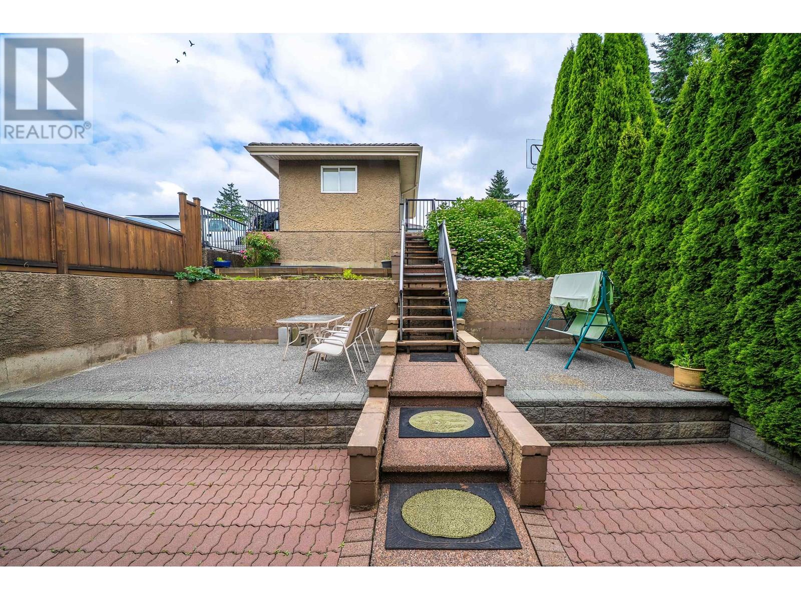 Photo 5 of 8015 11 Th Avenue, Burnaby BC