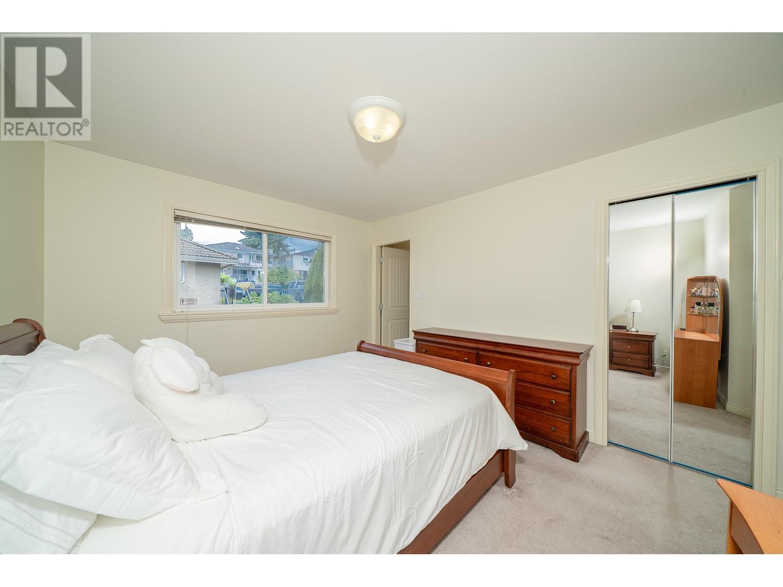 Photo 34 of 8015 11 Th Avenue, Burnaby BC