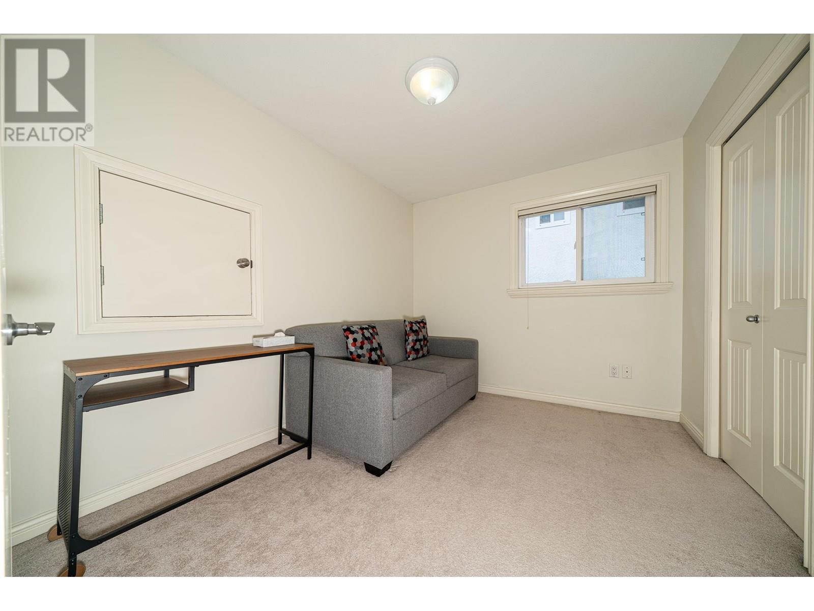 Photo 31 of 8015 11 Th Avenue, Burnaby BC