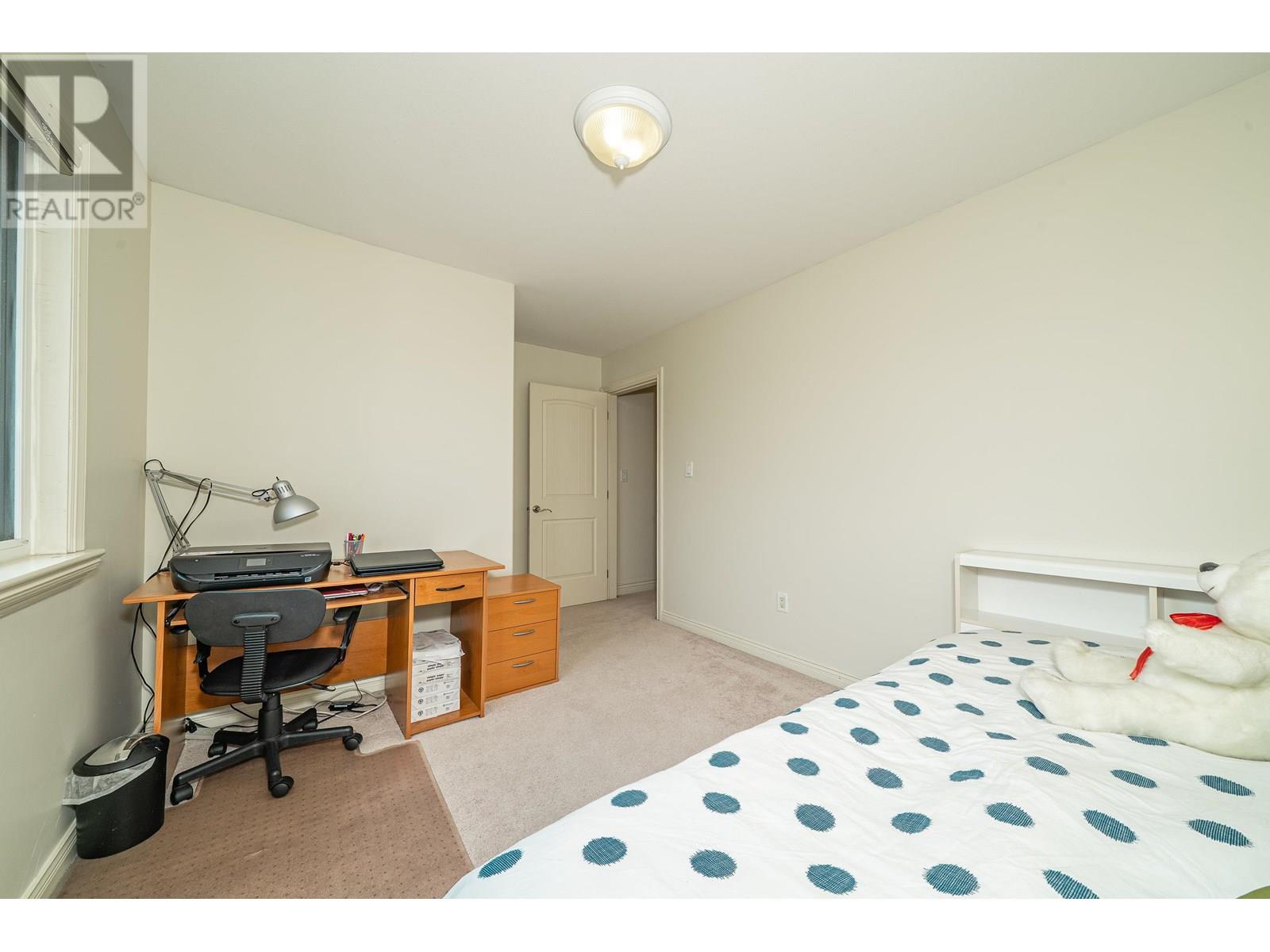 Photo 28 of 8015 11 Th Avenue, Burnaby BC