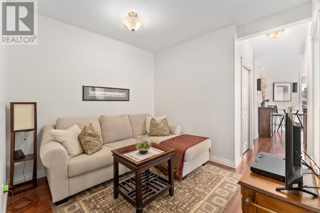 Single Family House for Sale in    Street NE Renfrew Calgary 