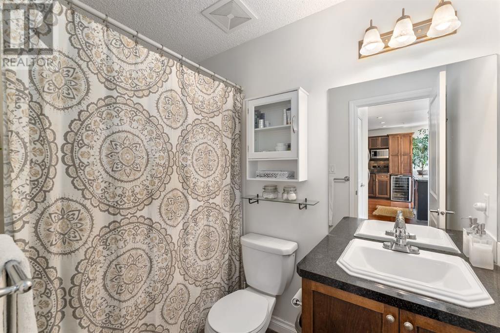 Single Family House for Sale in    Street NE Renfrew Calgary 