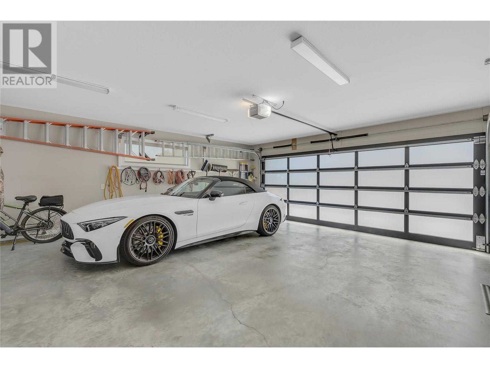 1823 Diamond View Drive, West Kelowna