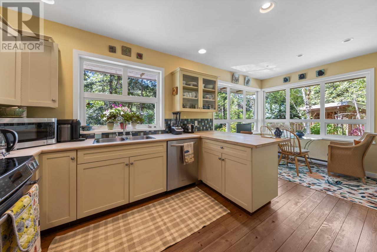 Photo 9 of 576 Cates Hill Road, Bowen Island BC