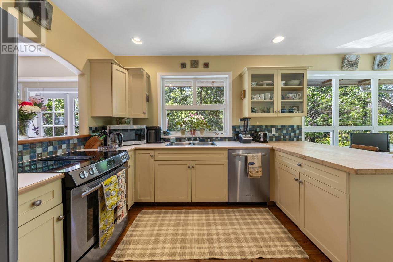 Photo 11 of 576 Cates Hill Road, Bowen Island BC