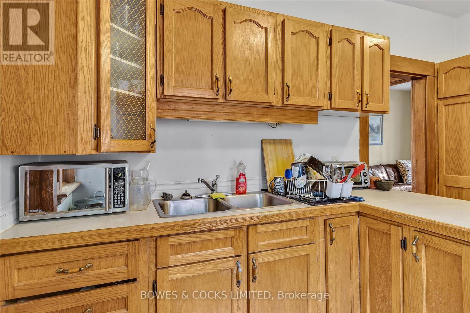 Photo 17 of 633 Downie Street, Peterborough Central ON