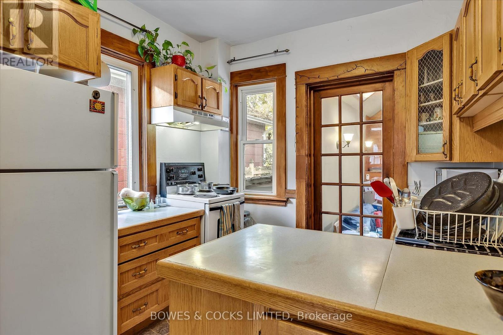 Photo 24 of 633 Downie Street, Peterborough Central ON