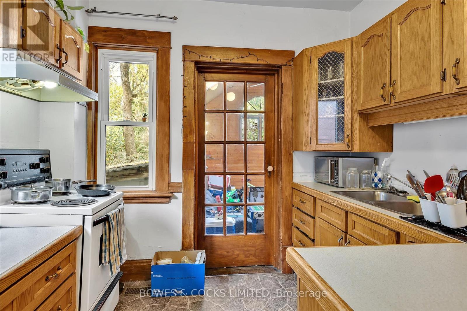 Photo 7 of 633 Downie Street, Peterborough Central ON