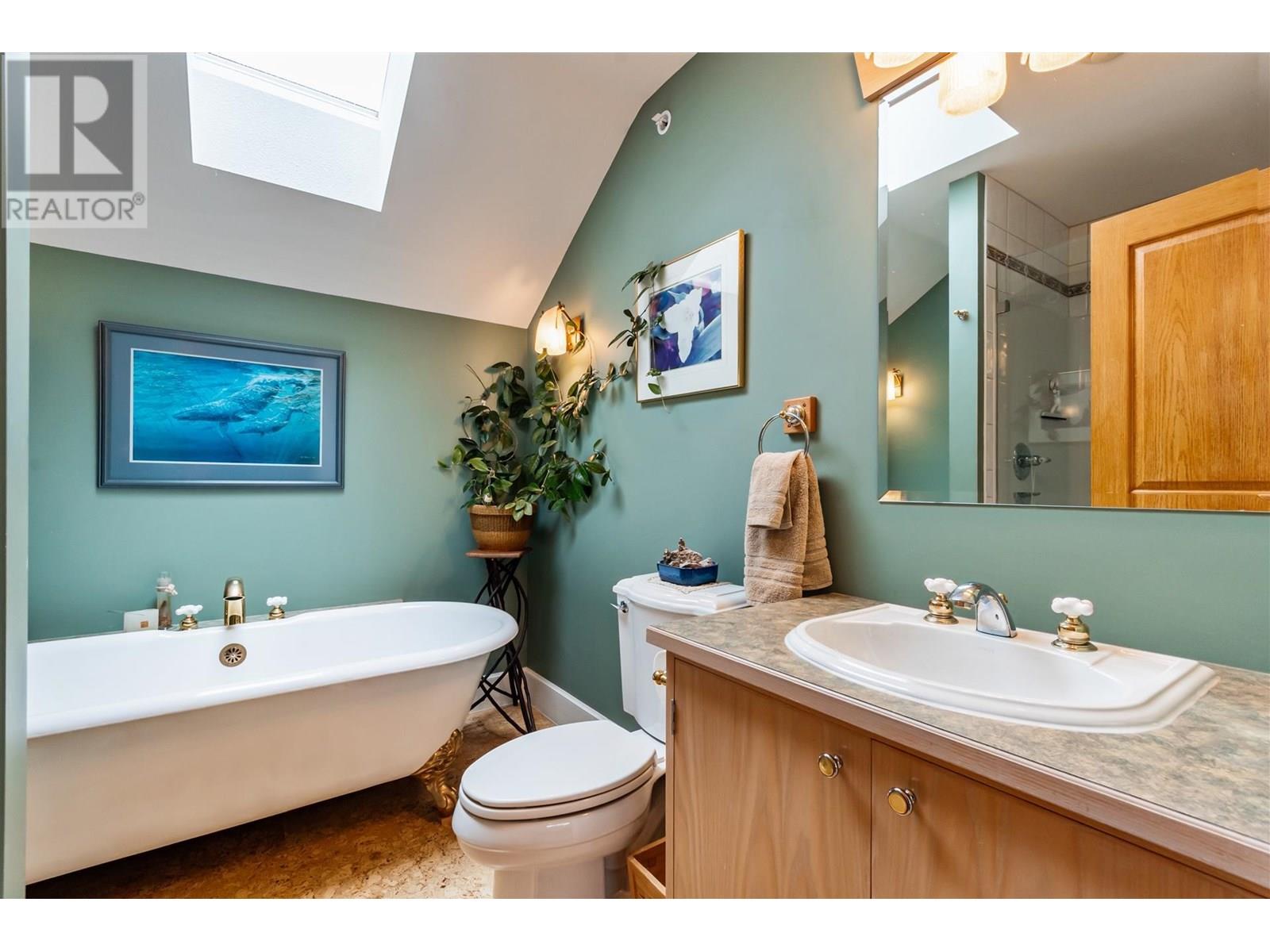 Photo 12 of 419 E 23rd Avenue, Vancouver BC