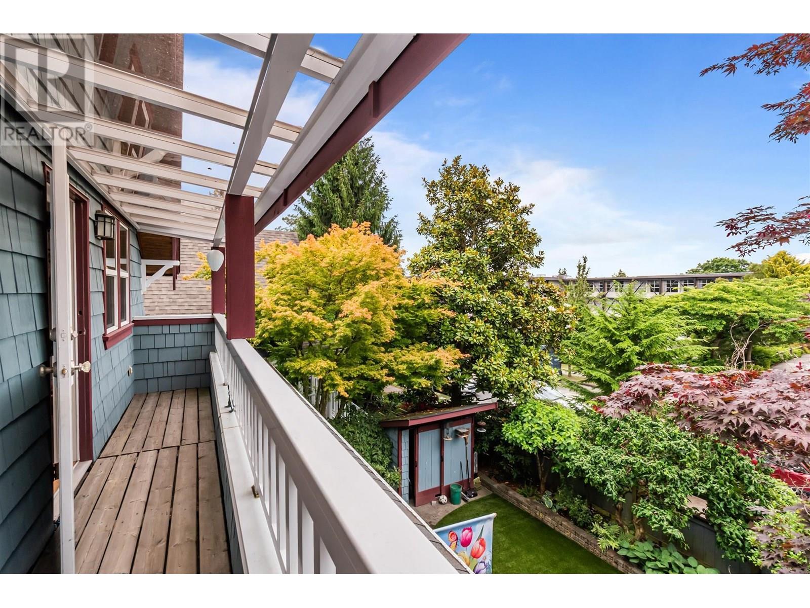 Photo 16 of 419 E 23rd Avenue, Vancouver BC