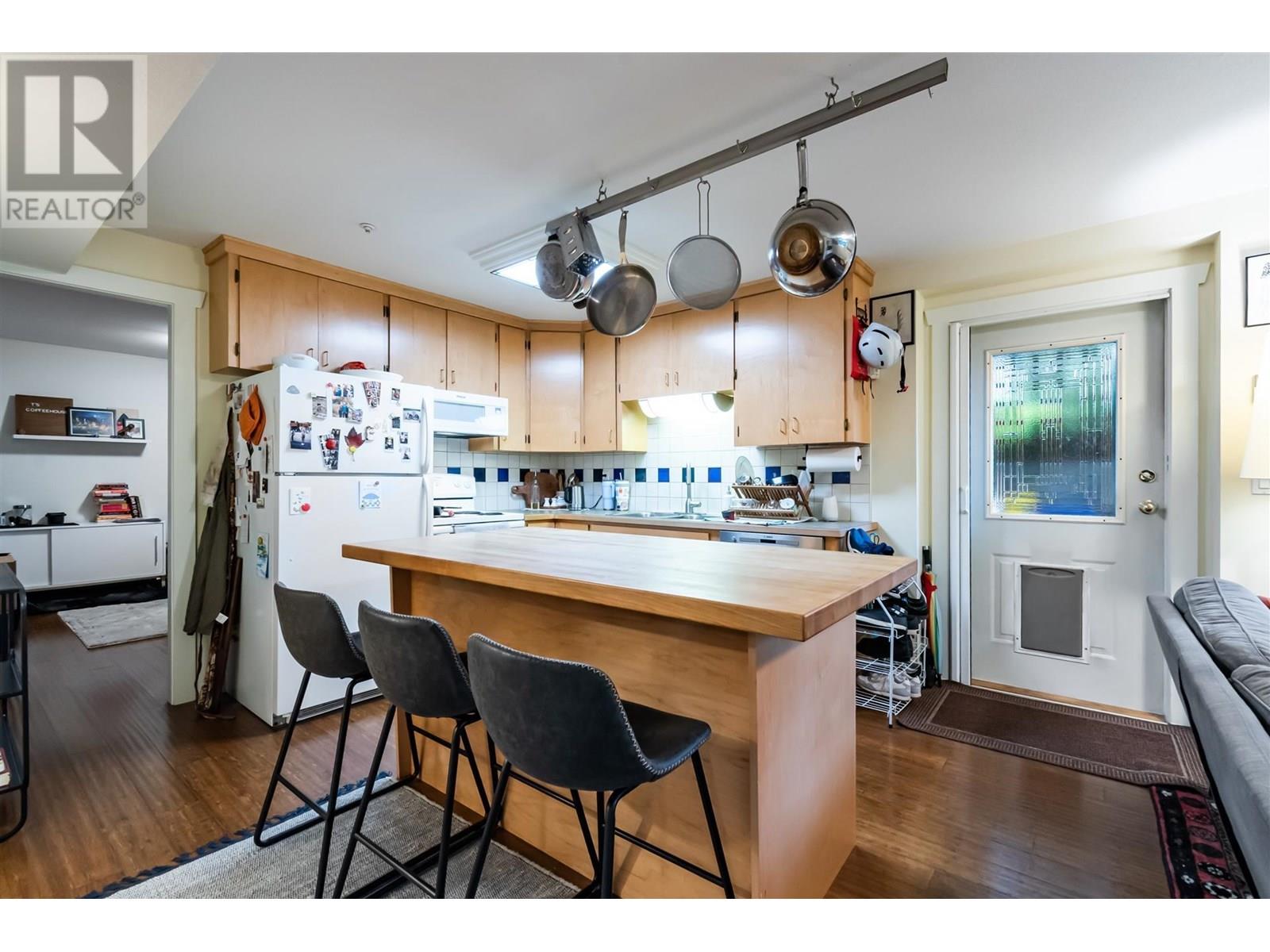 Photo 18 of 419 E 23rd Avenue, Vancouver BC