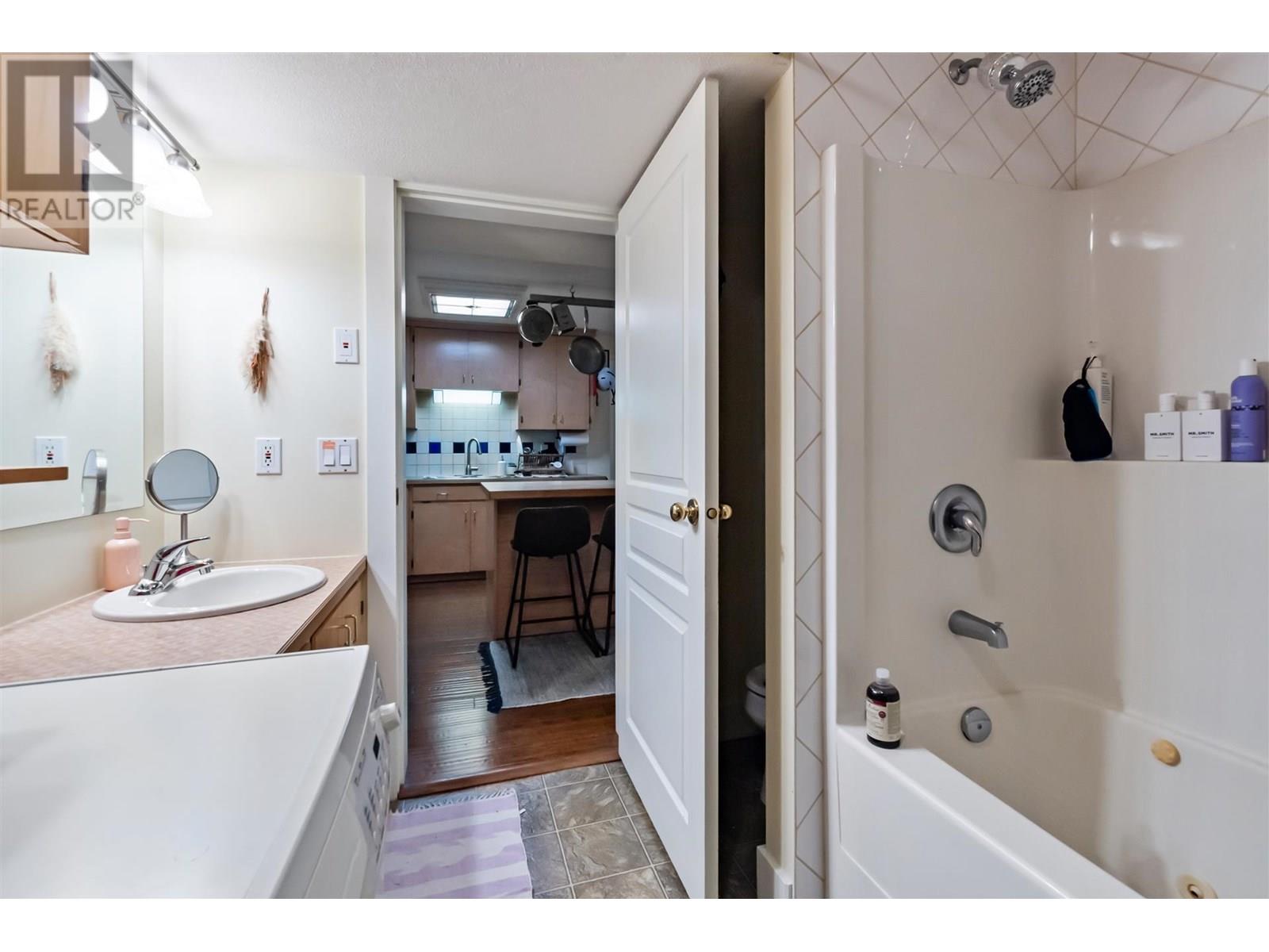 Photo 21 of 419 E 23rd Avenue, Vancouver BC
