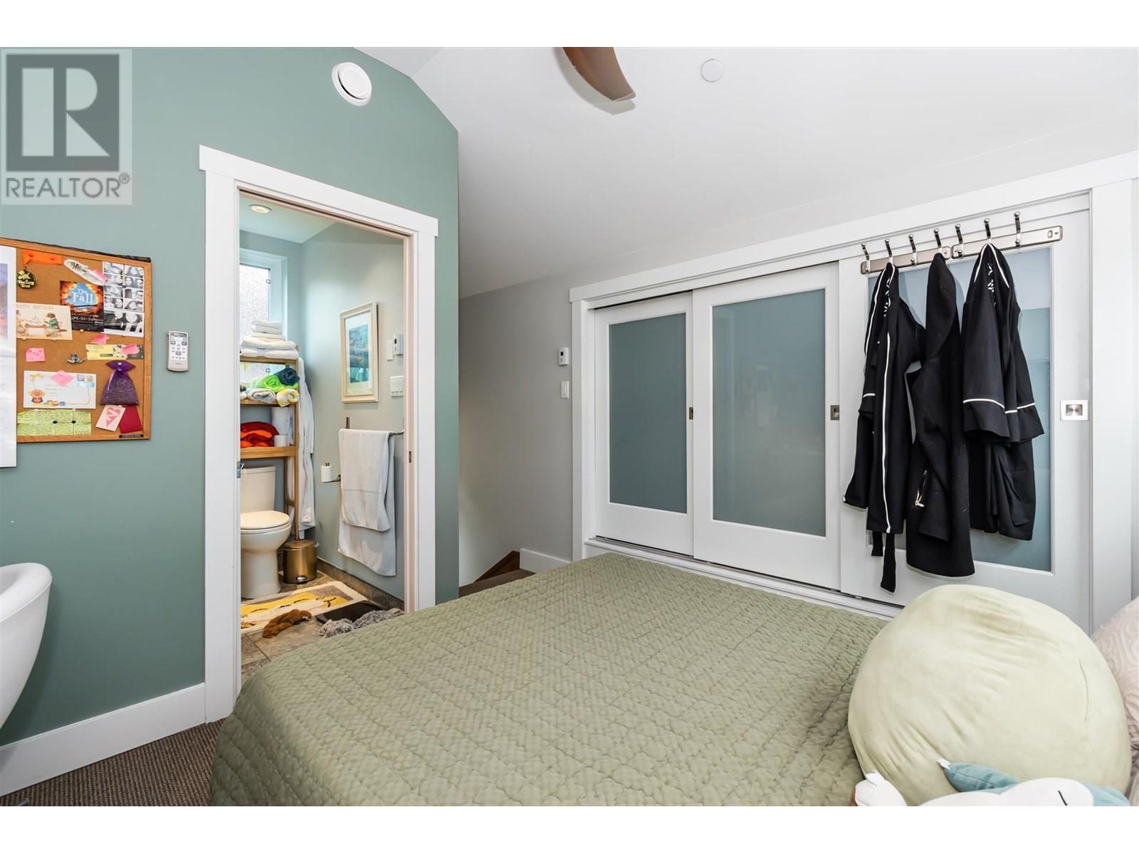 Photo 26 of 419 E 23rd Avenue, Vancouver BC