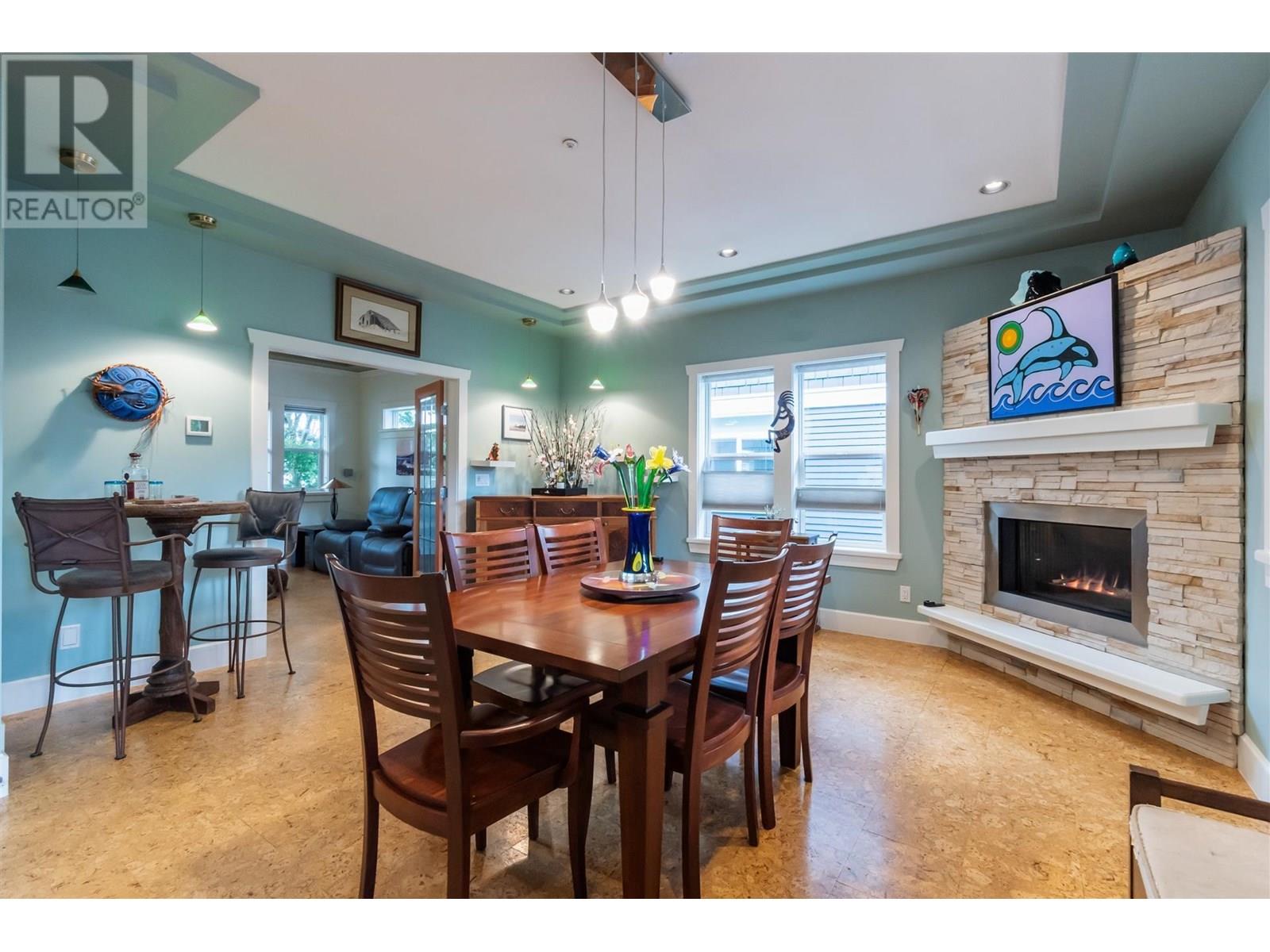 Photo 3 of 419 E 23rd Avenue, Vancouver BC