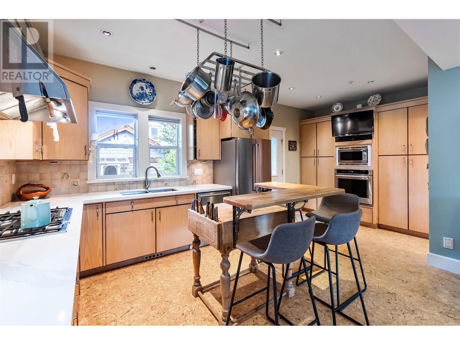 Photo 6 of 419 E 23rd Avenue, Vancouver BC