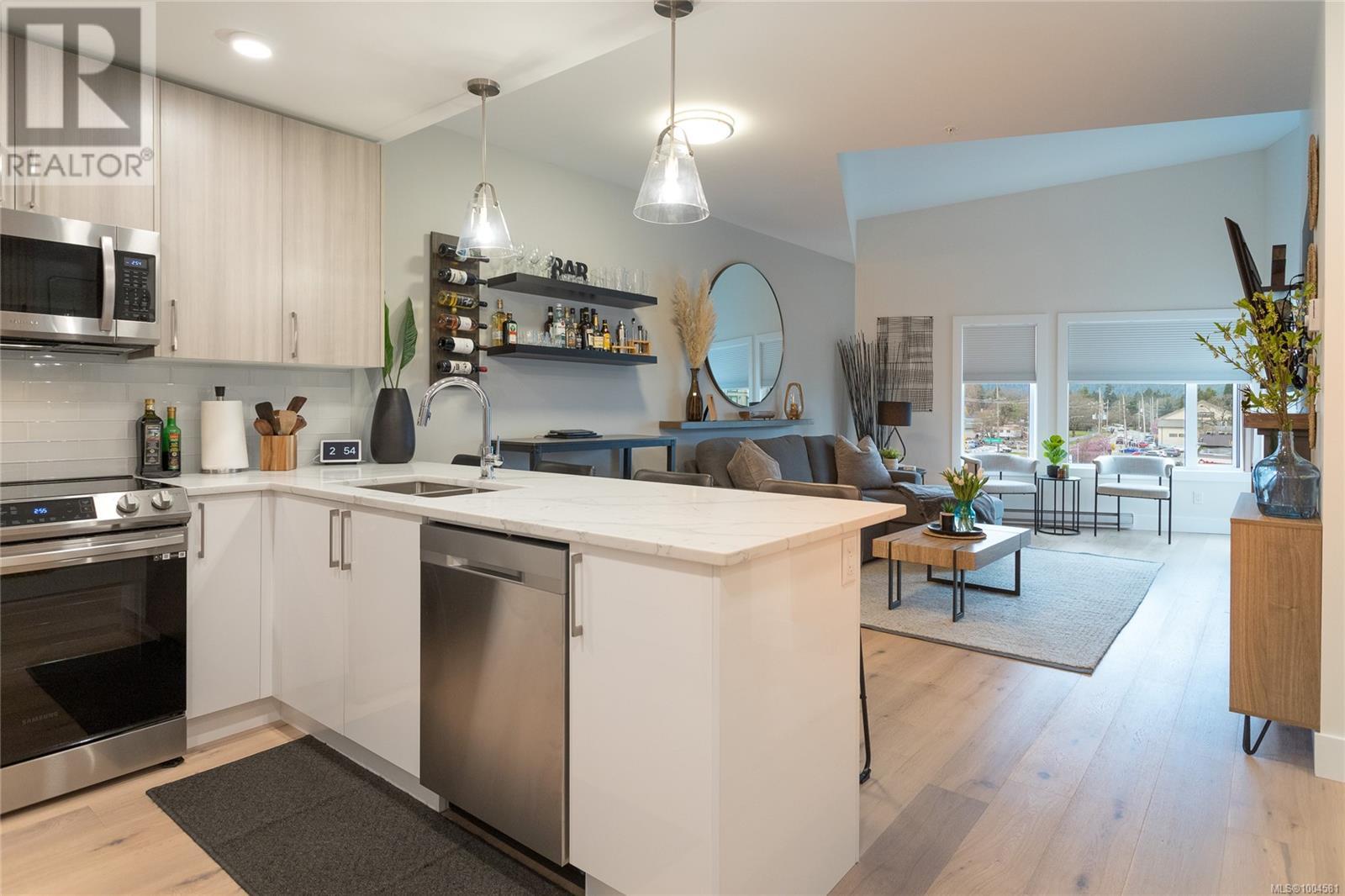 Photo 15 of 402 7098 Wallace Dr, Central Saanich BC