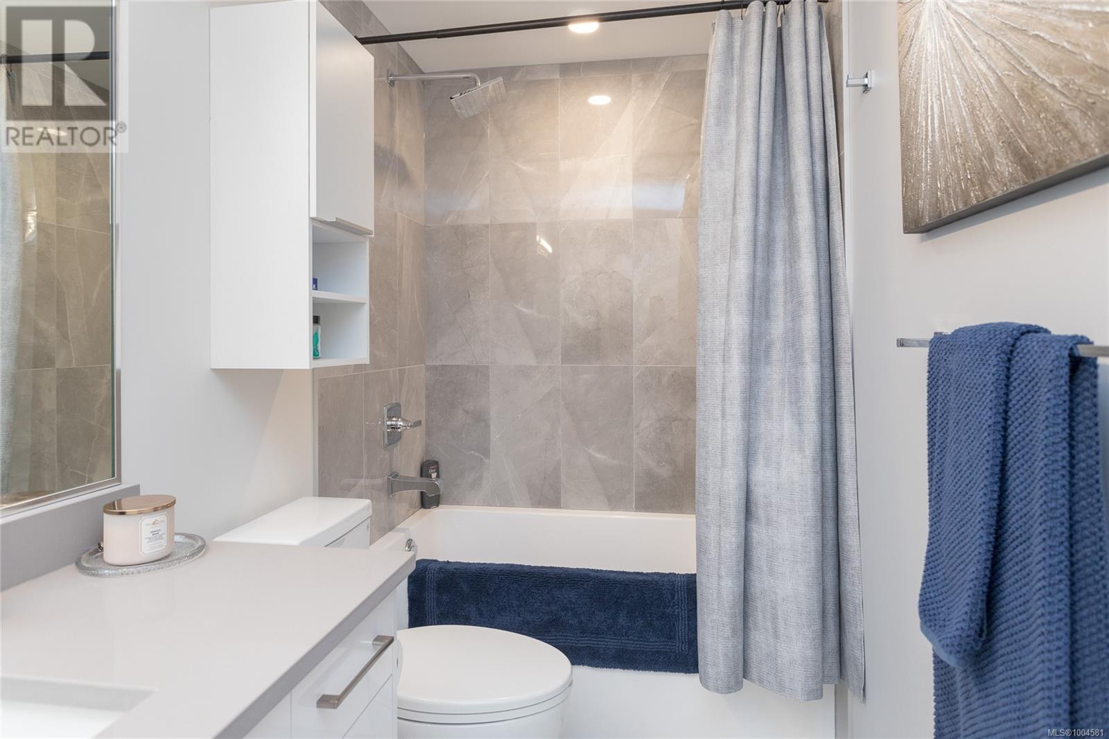 Photo 23 of 402 7098 Wallace Dr, Central Saanich BC