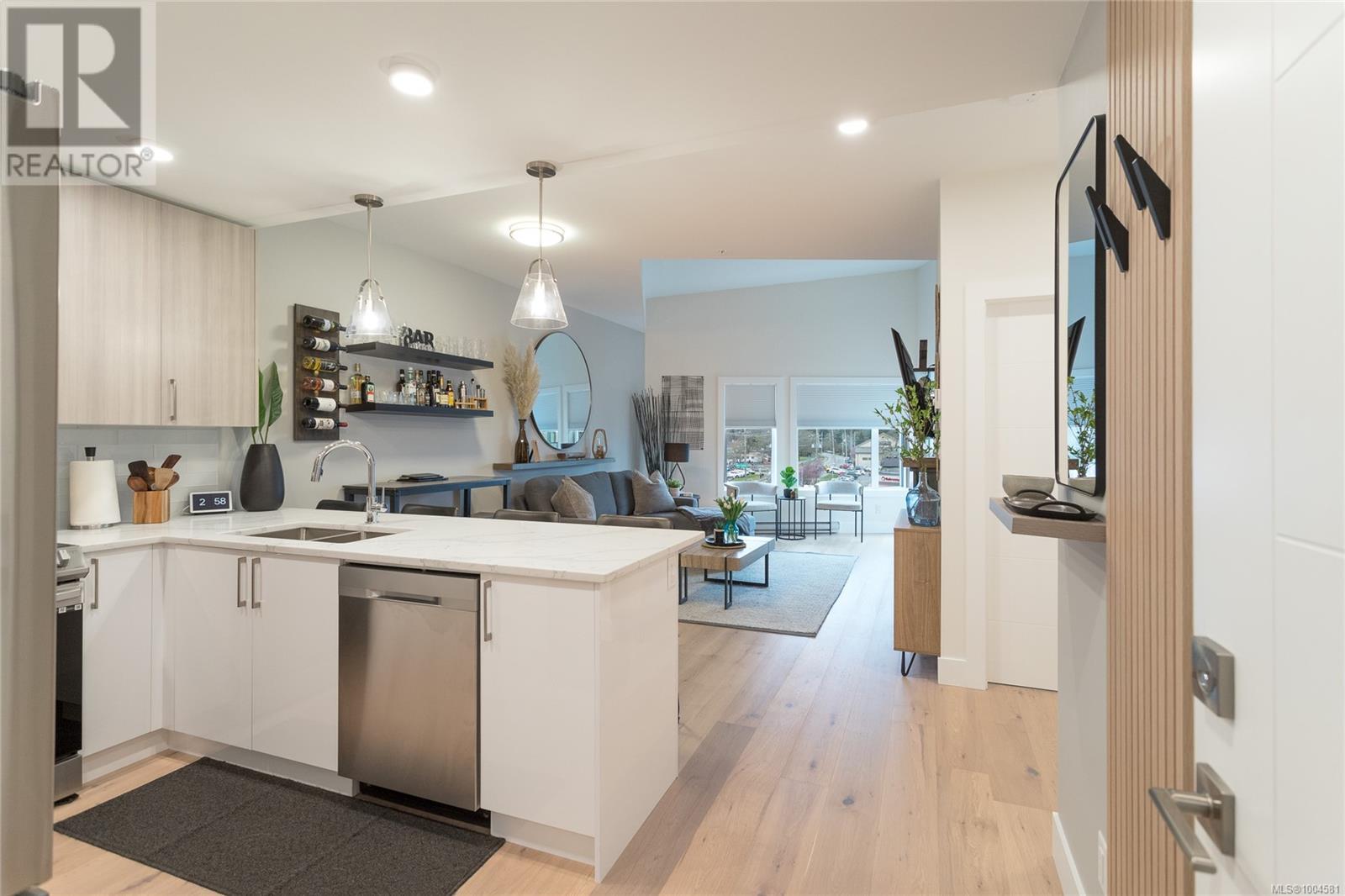 Photo 4 of 402 7098 Wallace Dr, Central Saanich BC