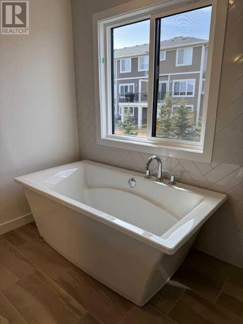 Photo 16 of 648 South Point Heath Sw, Airdrie AB