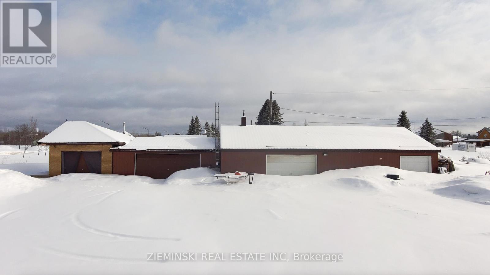 Photo 8 of 711 Ambridge Drive, Iroquois Falls ON