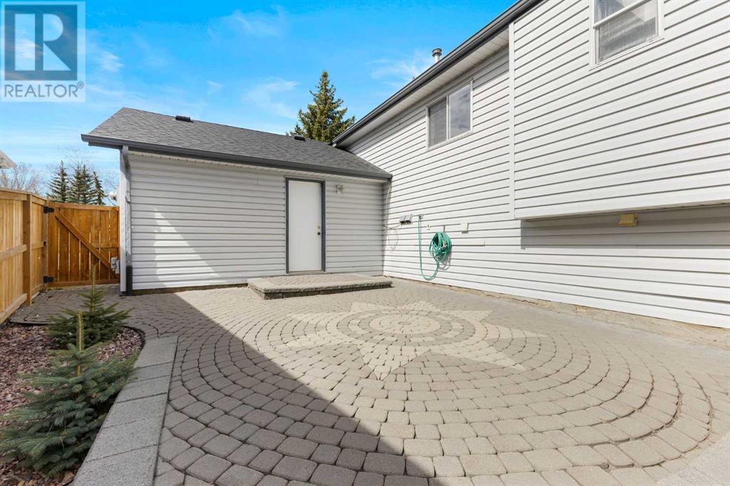 Single Family House Bi-level for Sale in  Scurfield Drive NW Scenic Acres Calgary 