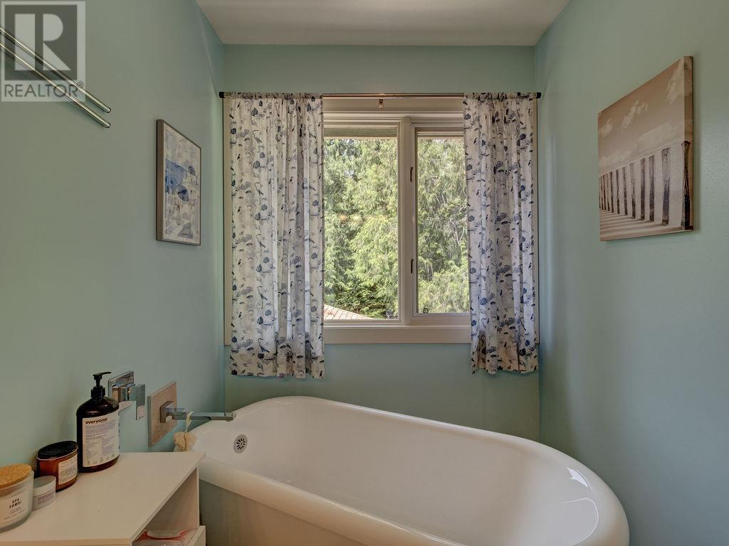 1317 LOCKYER ROAD, Roberts Creek