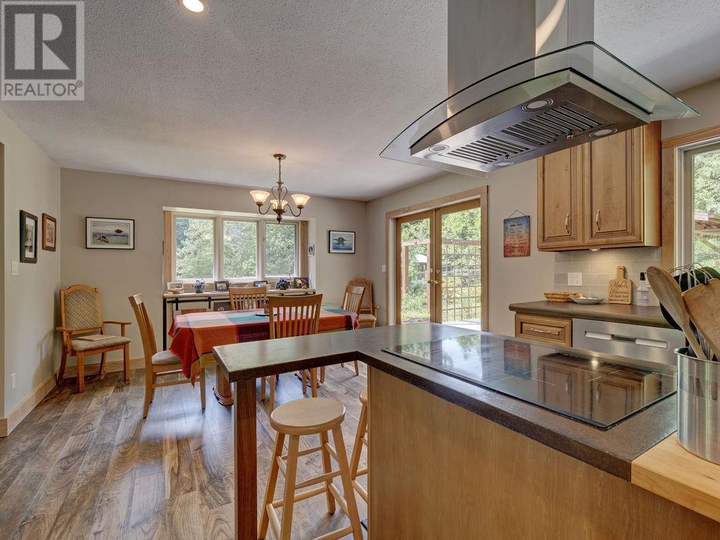 1317 LOCKYER ROAD, Roberts Creek