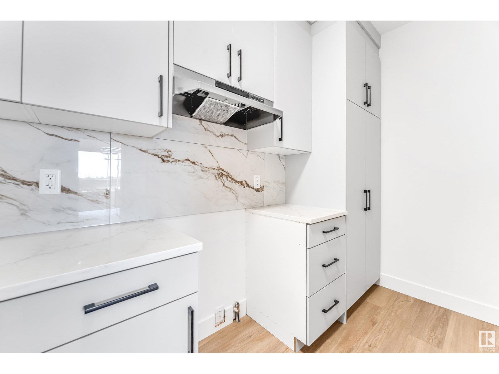 Photo 11 of 9443 Pear Cr Sw, Edmonton AB