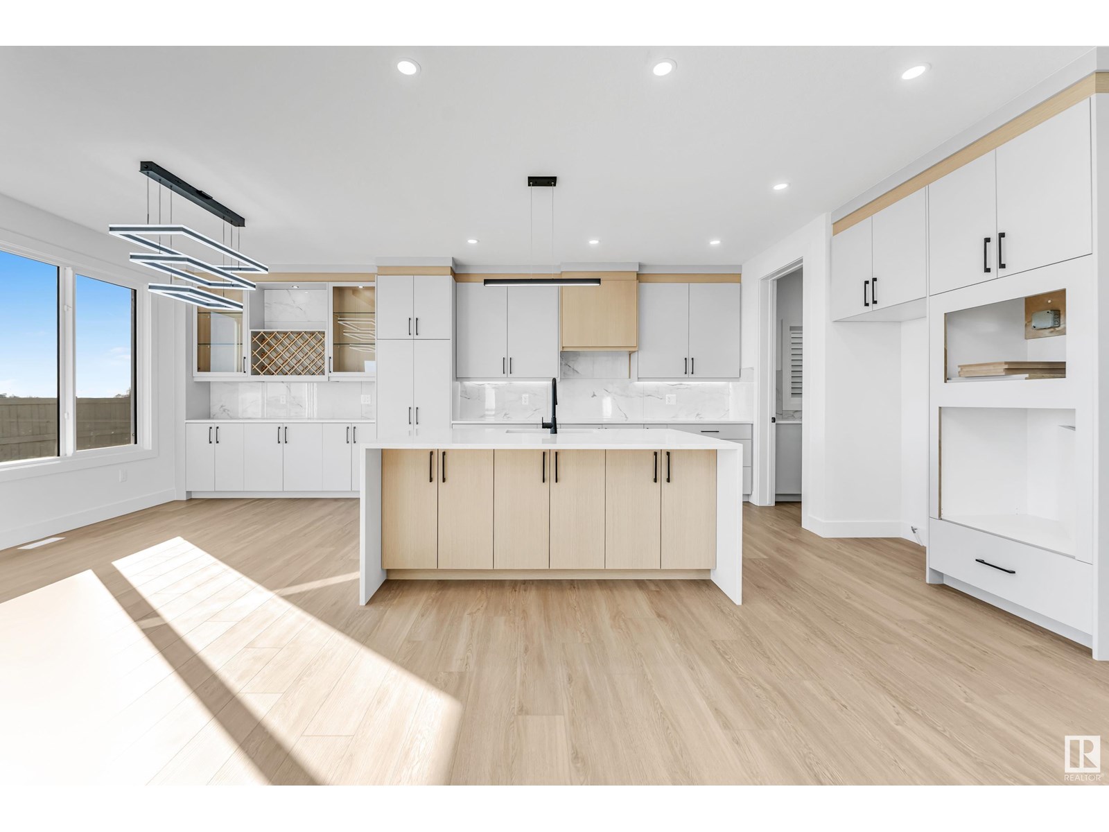 Photo 12 of 9443 Pear Cr Sw, Edmonton AB