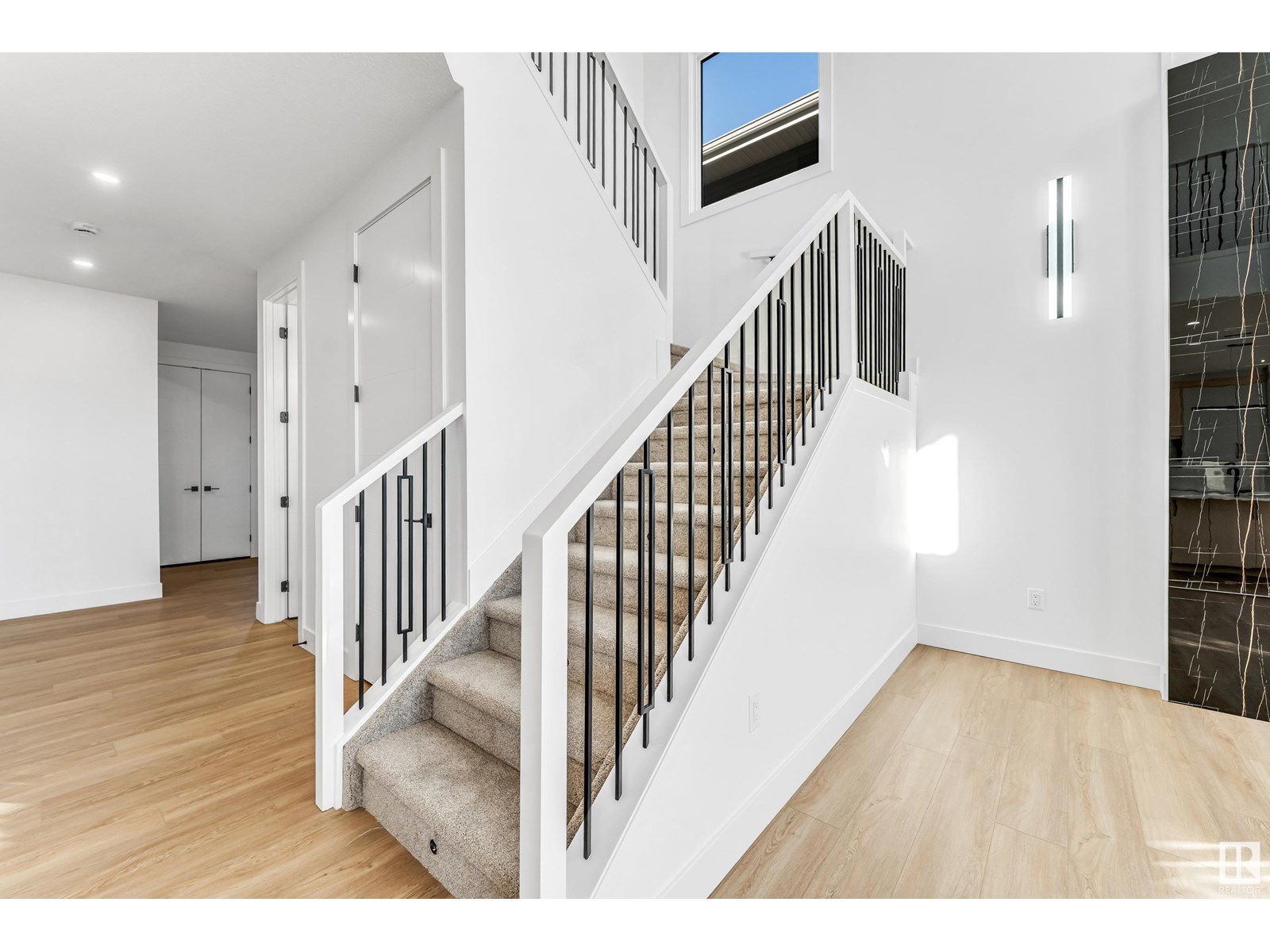 Photo 14 of 9443 Pear Cr Sw, Edmonton AB