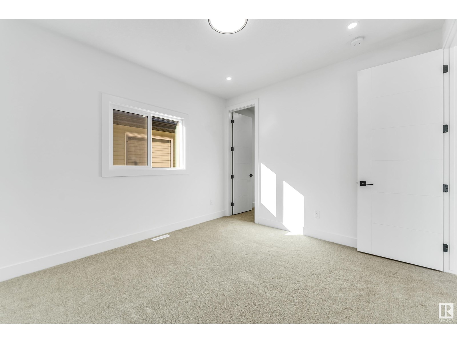 Photo 18 of 9443 Pear Cr Sw, Edmonton AB